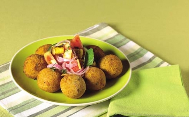 Falafel con ensalada árabe